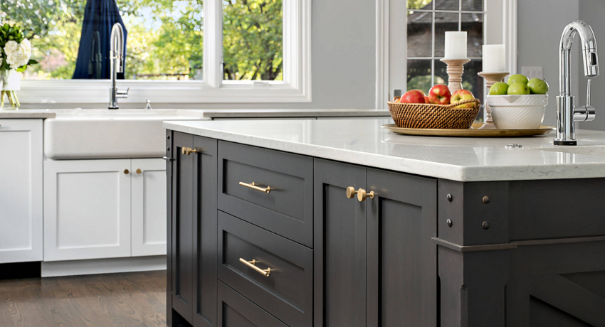 Kombinácia bielej s čiernou je odvážny experiment, ktorý si vyžaduje správny a kompetentný prístup. Čiernobiela kuchyňa: koncept Jin a Jang v interiéri