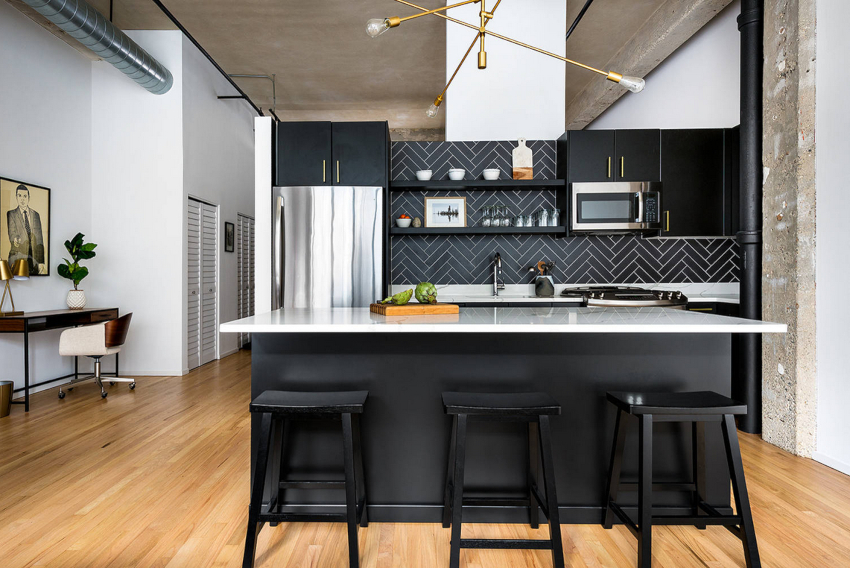 Kontrastné farby sa vyznačujú jednoduchosťou a zdržanlivosťou, eleganciou a noblesou Kontrastné farby sa vyznačujú jednoduchosťou a zdržanlivosťou, eleganciou a noblesou