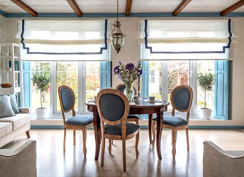 Stilul Provence folosește în principal alb, lăptos, lavandă, măslin, turcoaz și albastru deschis. Stilul Provence folosește în principal alb, lăptos, lavandă, măslin, turcoaz și albastru deschis.