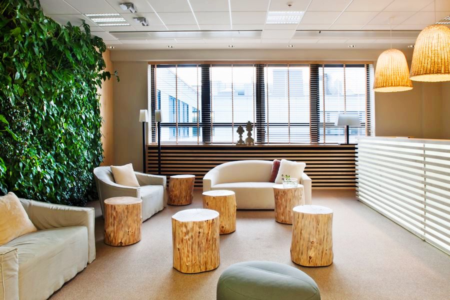 כאשר מקשטים סלון בסגנון אקולוגי, רצוי להשתמש רק בגוונים טבעיים כאשר מקשטים סלון בסגנון אקולוגי, רצוי להשתמש רק בגוונים טבעיים