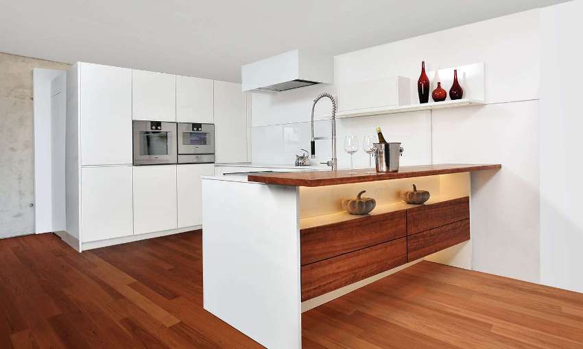 В много отношения комфортът и уютът в кухнята зависи от правилно подбраните мебели, а именно кухненския комплект В много отношения комфортът и уютът в кухнята зависи от правилно подбраните мебели, а именно кухненския комплект