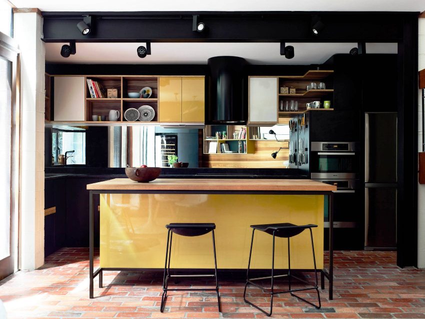 Когато мебелите са разположени по линеен начин, кухнята остава незатрупана Когато мебелите са разположени по линеен начин, кухнята остава незатрупана