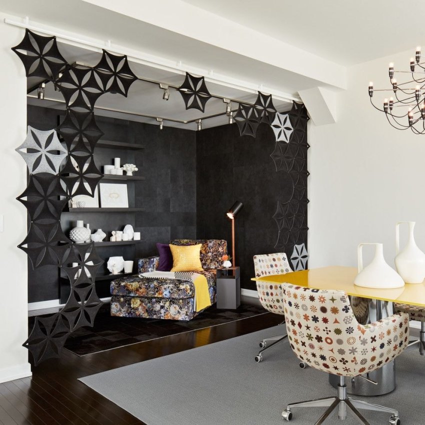 Wände gestrichen oder mit Tapeten bedeckt - die häufigste Option, um die vertikalen Flächen des Wohnzimmers fertigzustellen Wände gestrichen oder mit Tapeten bedeckt - die häufigste Option, um die vertikalen Flächen des Wohnzimmers fertigzustellen