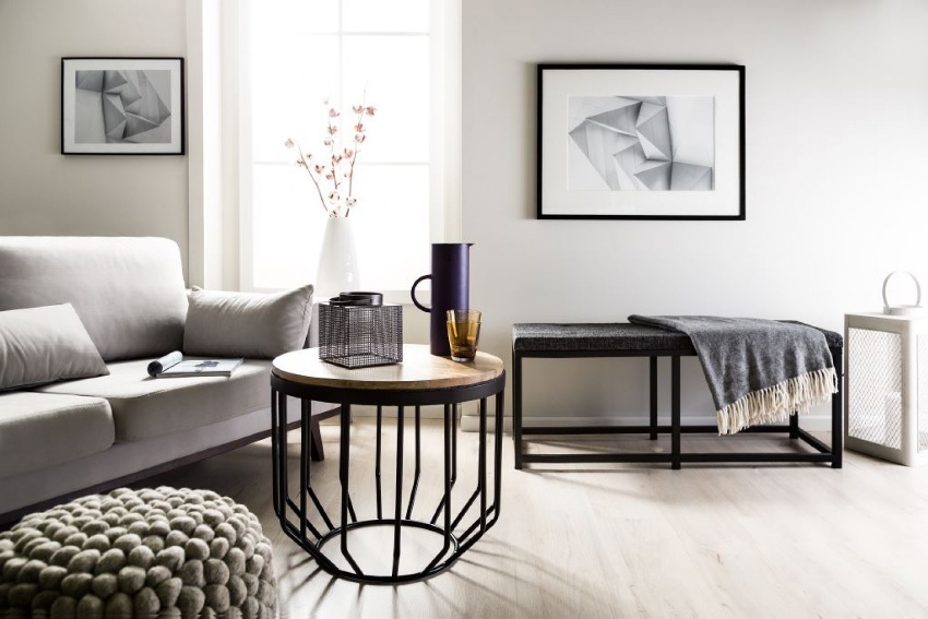 Ein ungewöhnliches und modernes Modell kann als Couchtisch für das Wohnzimmer erworben werden. Ein ungewöhnliches und modernes Modell kann als Couchtisch für das Wohnzimmer erworben werden.