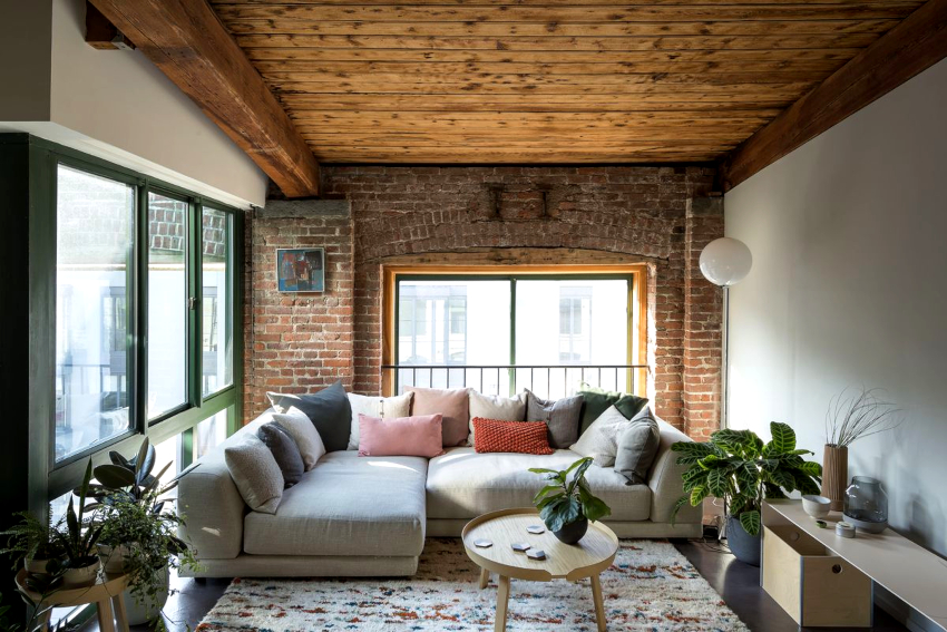 בריק פופולרי במיוחד בחלק הפנימי של הסלון. בריק פופולרי במיוחד בחלק הפנימי של הסלון.