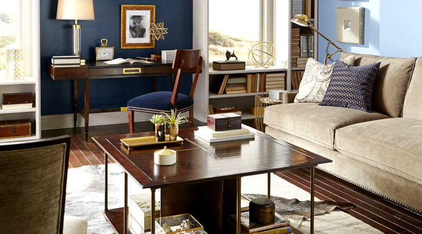 יש לסיים את הקירות בסלון בחומרים פשוטים כדי ליצור בסיס למילוי הפנימי של החלל. יש לסיים את הקירות בסלון בחומרים פשוטים כדי ליצור בסיס למילוי הפנימי של החלל.