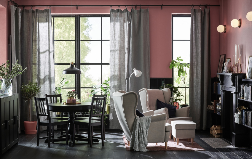 וילונות צריכים להיות בהרמוניה עם צבע הרהיטים המרופדים וילונות צריכים להיות בהרמוניה עם צבע הרהיטים המרופדים