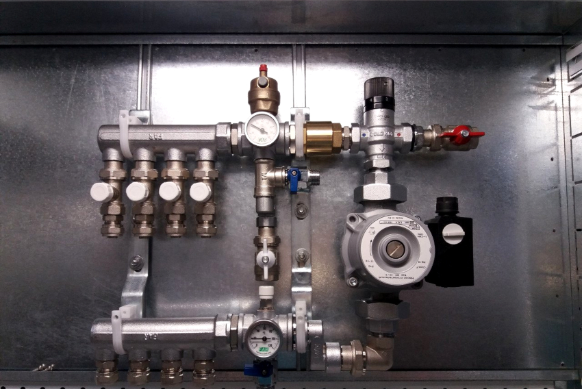 A simple system can be installed independently, and it is better to entrust the installation of an improved type heating collector to a specialist A simple system can be installed independently, and it is better to entrust the installation of an improved type heating collector to a specialist