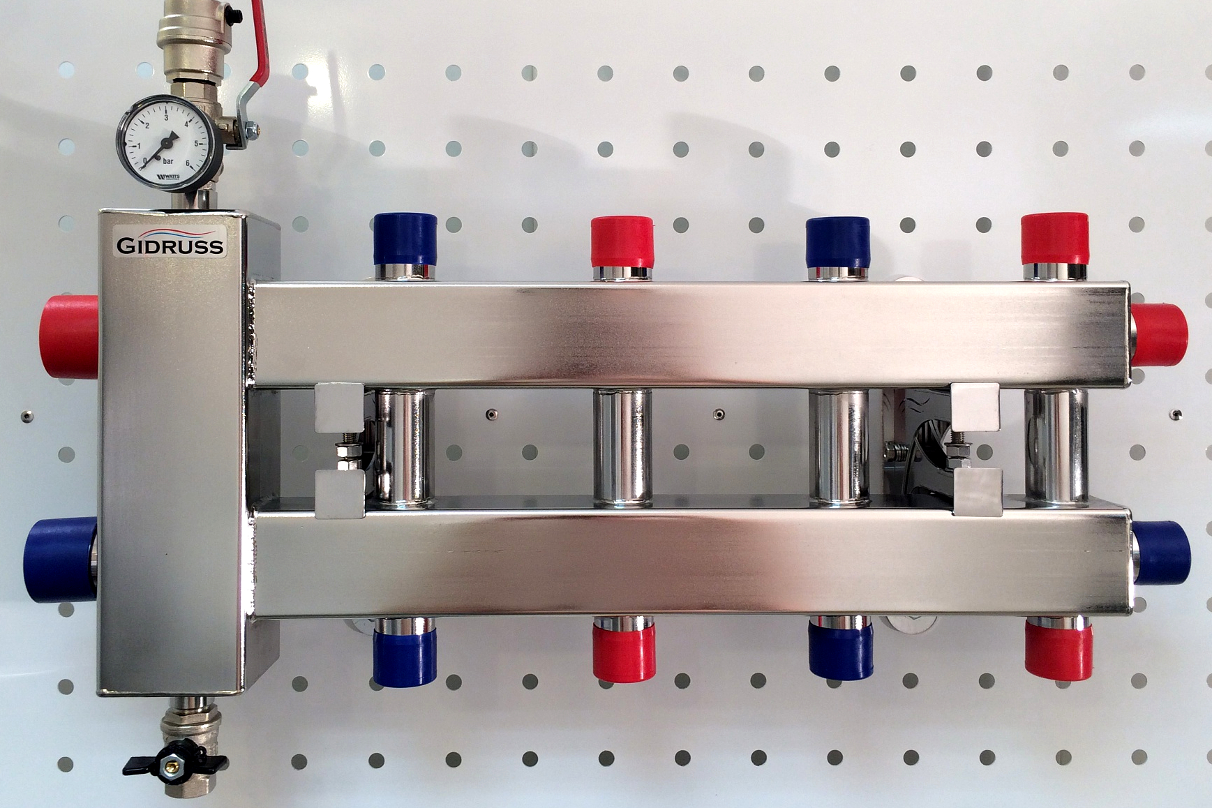 Efficient operation of the heating system with a hydraulic arrow is possible if each circuit has its own circulation pump Efficient operation of the heating system with a hydraulic arrow is possible if each circuit has its own circulation pump