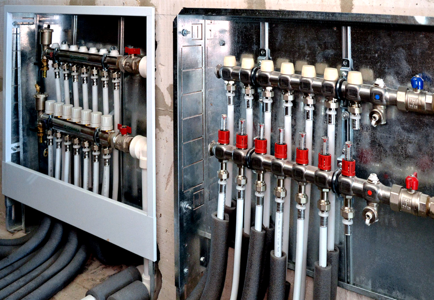 Each outlet of the device has a bleed valve and an adjustment or cut-off valve Each outlet of the device has a bleed valve and an adjustment or cut-off valve