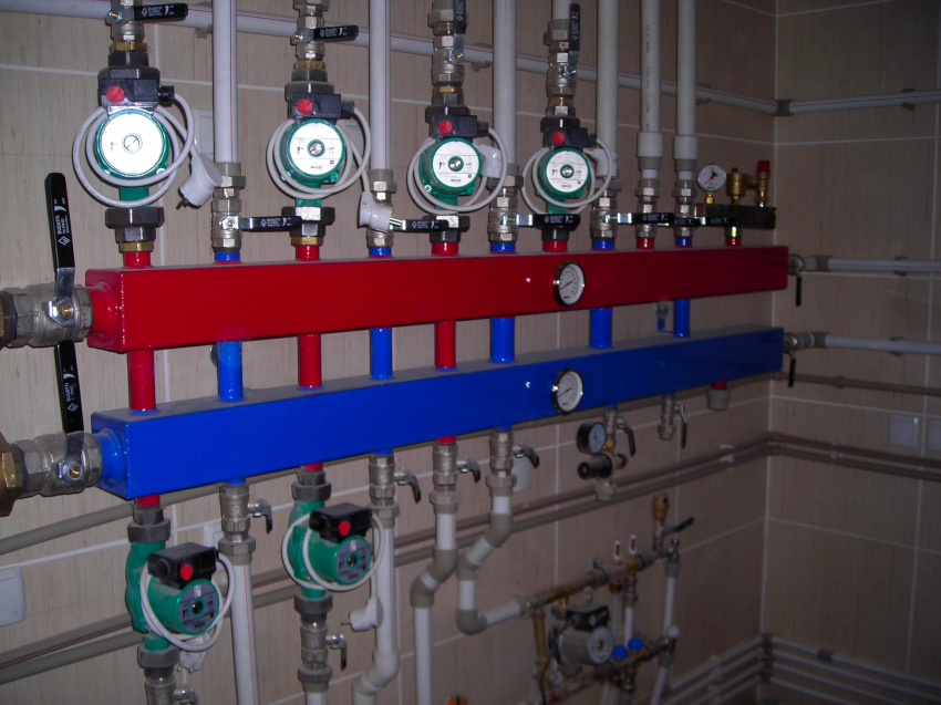 To increase the comfort of using hot and cold water, manifolds with shut-off valves are used To increase the comfort of using hot and cold water, manifolds with shut-off valves are used