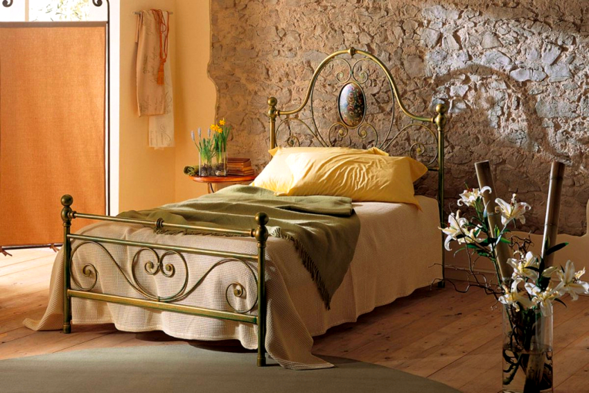 Rèn nguội là dập, mấy cái giường này rẻ hơn