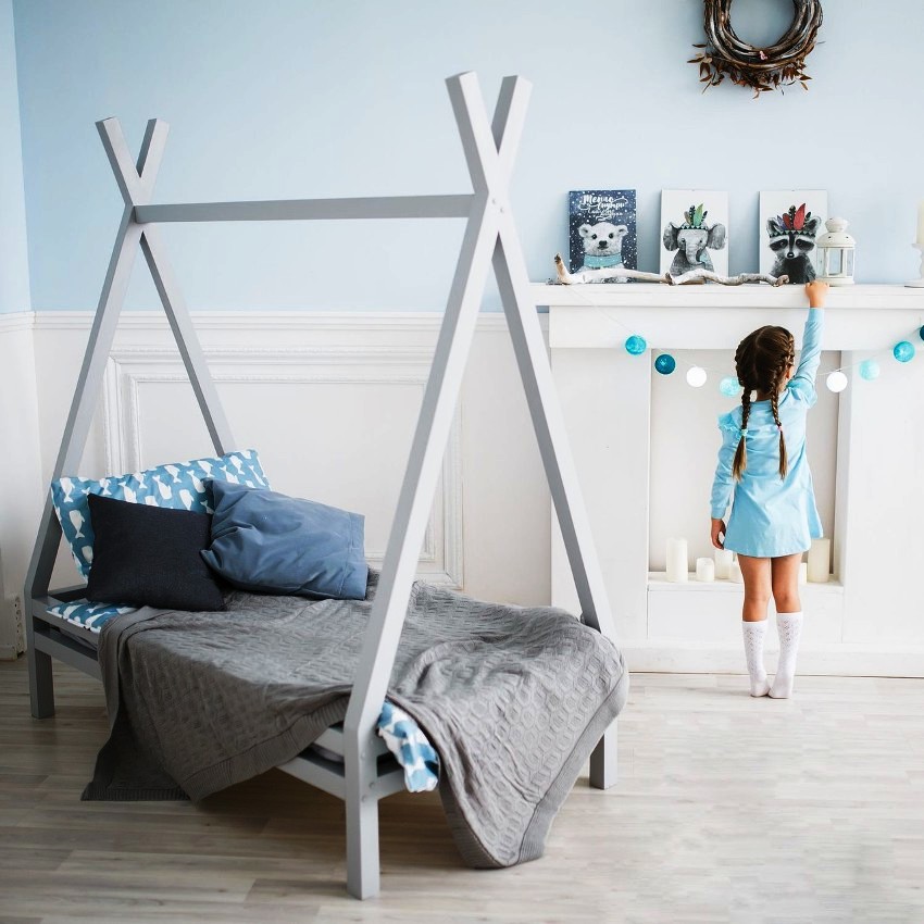 วัสดุที่เป็นที่ต้องการมากที่สุดอย่างหนึ่งในการผลิตเตียงเด็กคือไม้เนื้อแข็ง วัสดุที่เป็นที่ต้องการมากที่สุดอย่างหนึ่งในการผลิตเตียงเด็กคือไม้เนื้อแข็ง