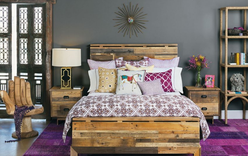 เตียงไม้สร้างบรรยากาศแห่งความอบอุ่นและสบายในห้อง เตียงไม้สร้างบรรยากาศแห่งความอบอุ่นและสะดวกสบายในห้อง