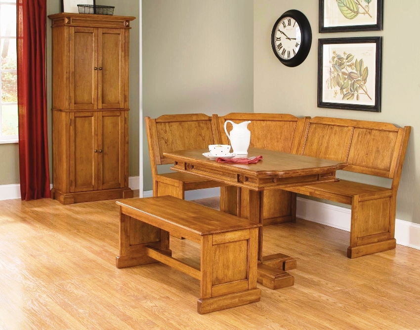 פינות מטבח עם מקומות ישיבה קשים פחות נוחות מישיבה רכה. פינות מטבח עם מקומות ישיבה קשים פחות נוחות מישיבה רכה.