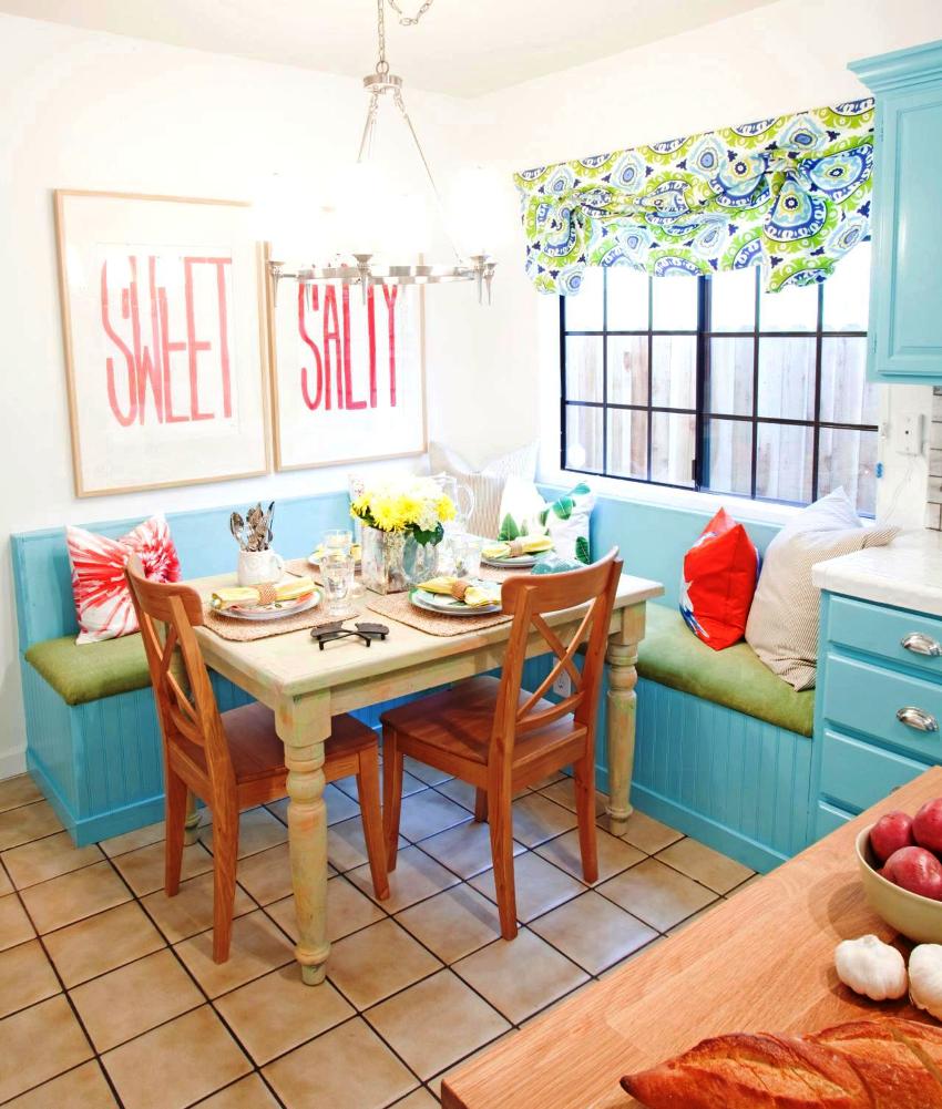 פינת המטבח קומפקטית בהרבה מכסאות, היא יכולה להכיל בקלות חמישה אנשים פינת המטבח קומפקטית בהרבה מכסאות, היא יכולה להכיל בקלות חמישה אנשים