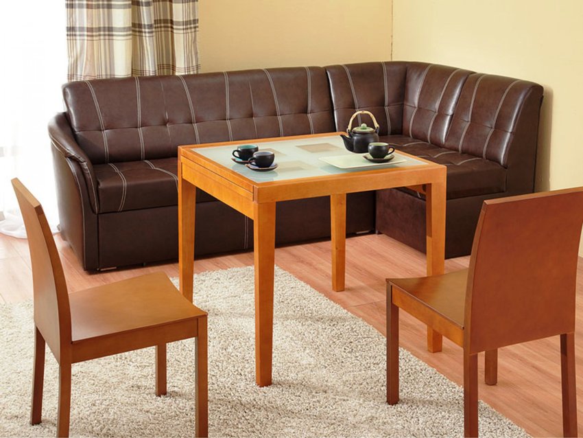 En sofa med soveplass kan gjøre kjøkkenet til et avslapningsrom for en stund. En sofa med soveplass kan gjøre kjøkkenet til et avslapningsrom for en stund.