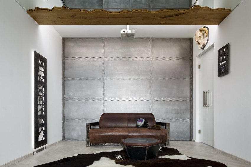 Metal-like wallpaper, unlike steel sheets, is not so cold, and also does not heat up in the sun Metal-like wallpaper, unlike steel sheets, is not so cold, and also does not heat up in the sun