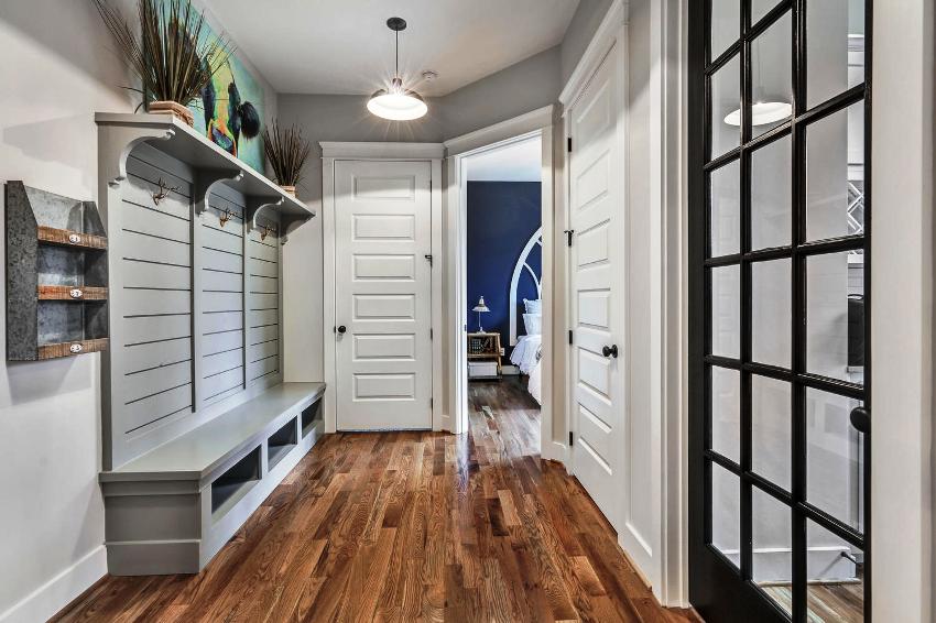 Δεδομένου ότι σε διαφορετικά σπίτια και διαμερίσματα η διάταξη των διαδρόμων δεν είναι η ίδια, κάθε ξεχωριστή επισκευή απαιτεί μια ειδική προσέγγιση Δεδομένου ότι σε διαφορετικά σπίτια και διαμερίσματα η διάταξη των διαδρόμων δεν είναι η ίδια, κάθε ξεχωριστή επισκευή απαιτεί μια ειδική προσέγγιση