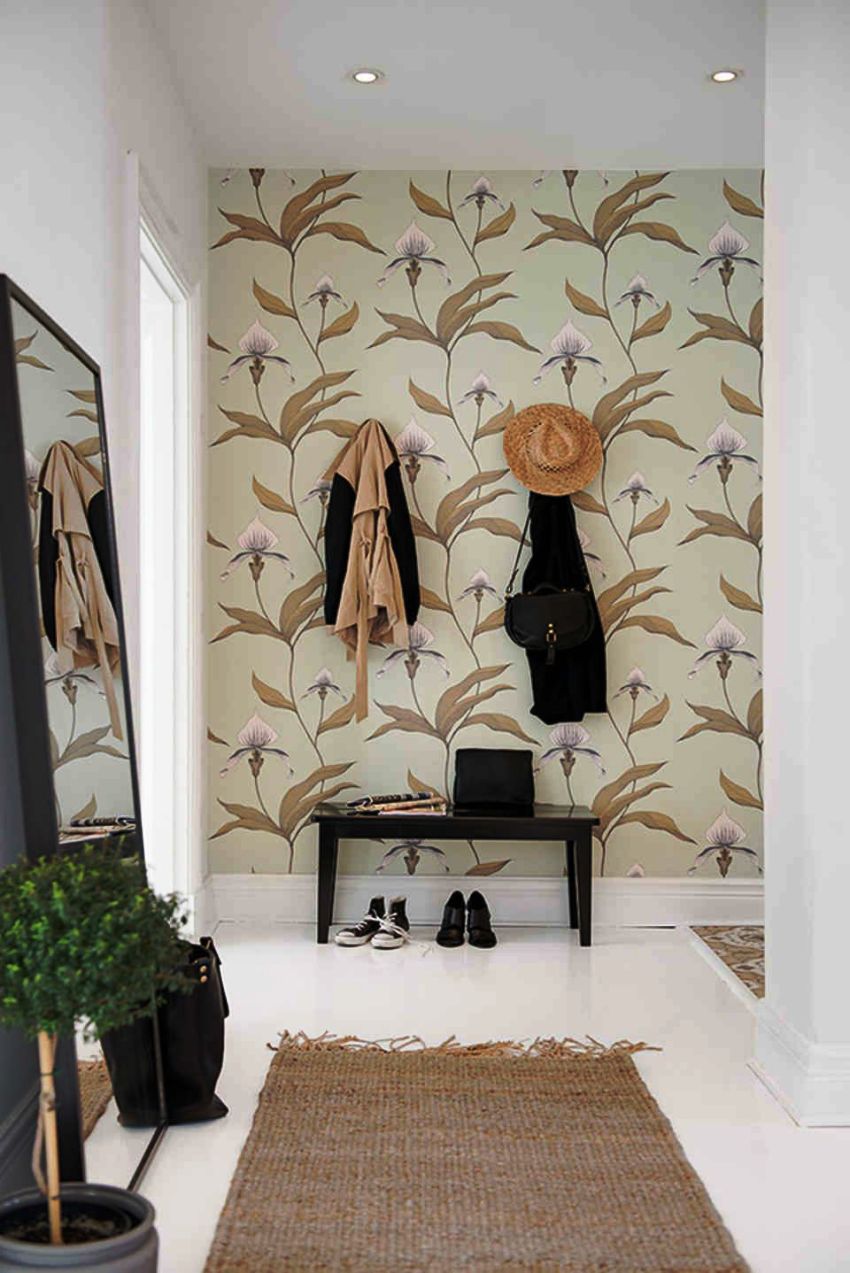 Μπορείτε να επεκτείνετε οπτικά το στενό διάδρομο τοποθετώντας καθρέφτες Μπορείτε να επεκτείνετε οπτικά το στενό διάδρομο τοποθετώντας καθρέφτες