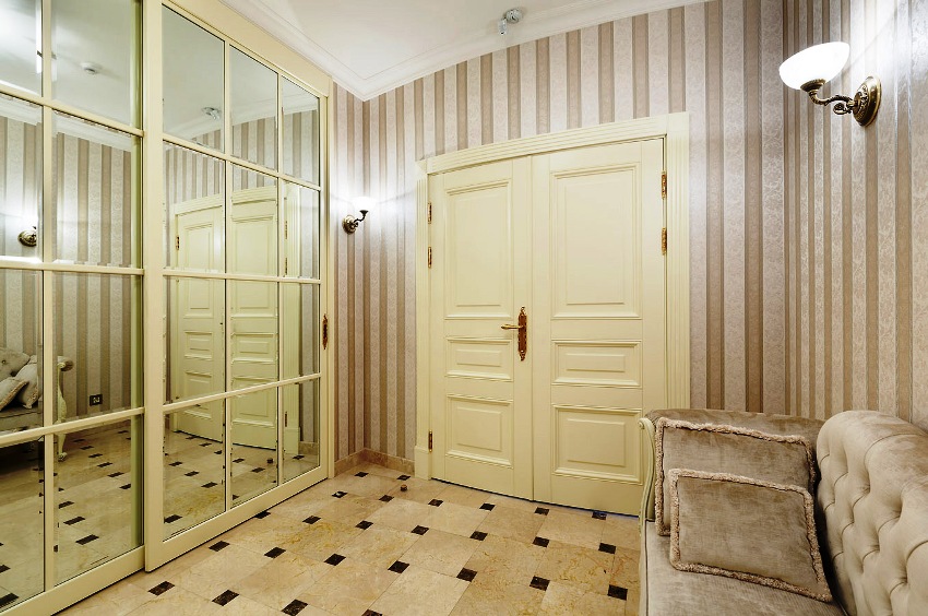 ในการตกแต่งผนังคุณสามารถใช้วอลล์เปเปอร์ที่ไม่มีเครื่องประดับที่สดใส ในการตกแต่งผนังคุณสามารถใช้วอลล์เปเปอร์ที่ไม่มีเครื่องประดับที่สดใส