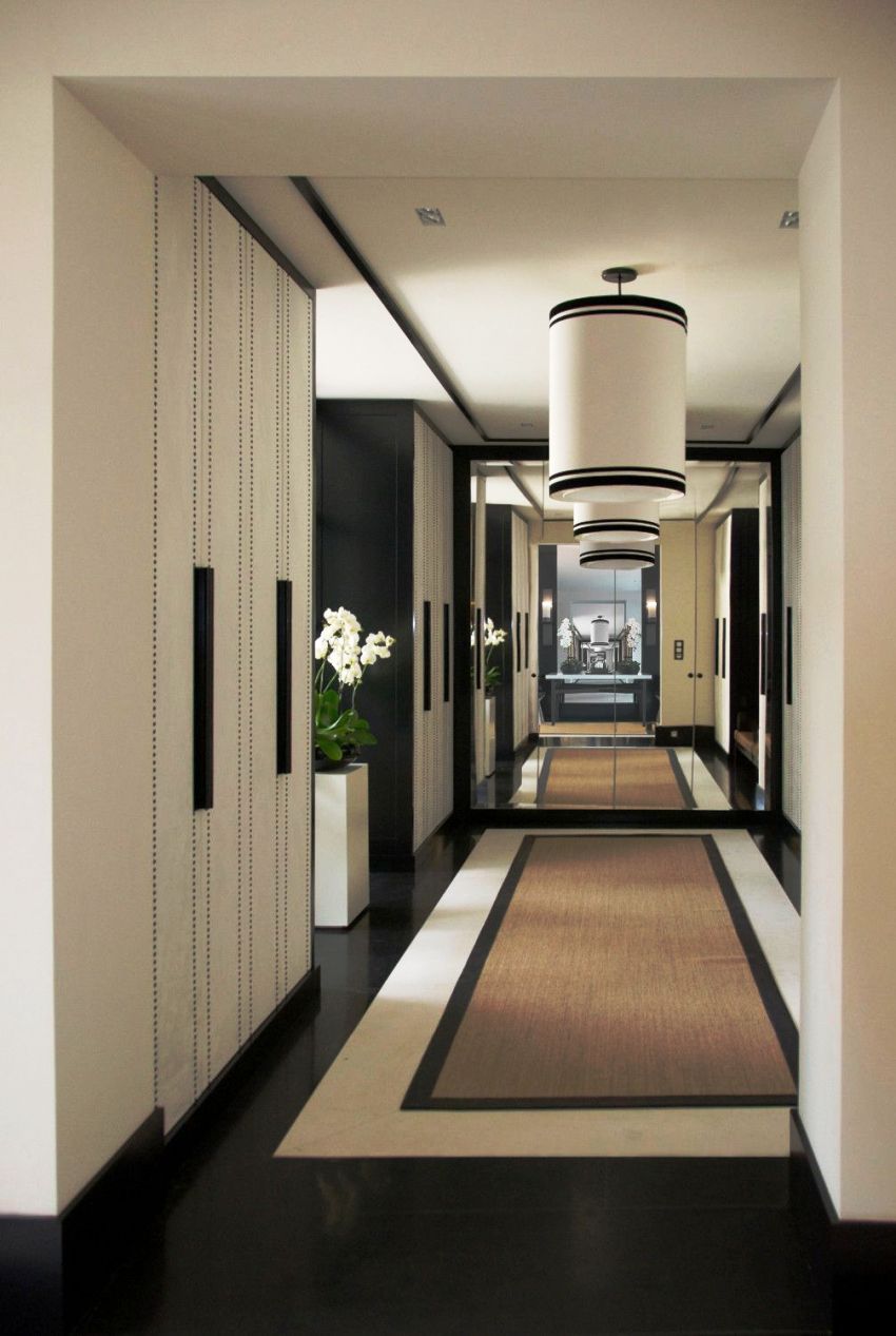 โคมระย้าเป็นหนึ่งในองค์ประกอบการตกแต่งที่สำคัญที่สุดในห้องโถงคลาสสิก โคมระย้าเป็นหนึ่งในองค์ประกอบการตกแต่งที่สำคัญที่สุดในห้องโถงคลาสสิก