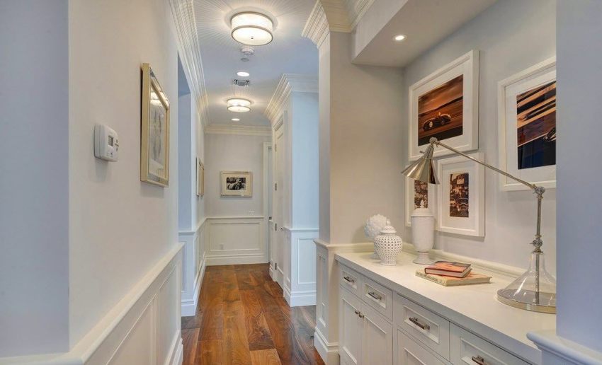 การตกแต่งภายในแบบคลาสสิกของห้องโถงไม่ทนต่อแสงสลัว การตกแต่งภายในแบบคลาสสิกของห้องโถงไม่ทนต่อแสงสลัว