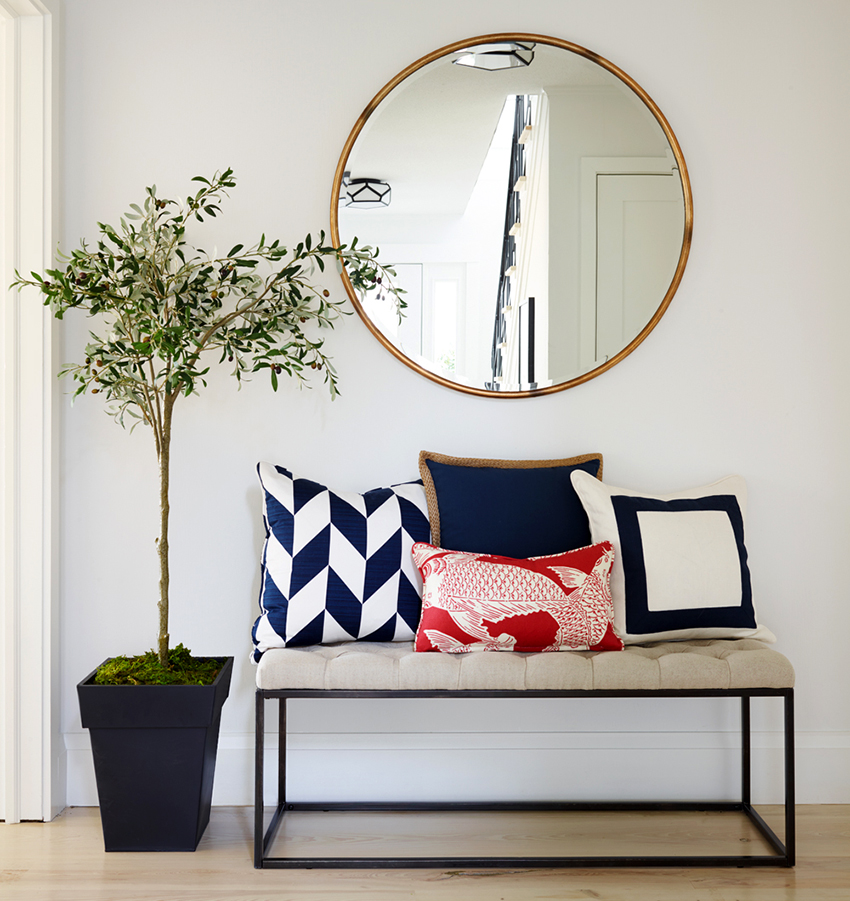 Najobľúbenejšie sú obdĺžnikové lavice s hlbokým výstrihom Najobľúbenejšie sú obdĺžnikové lavice s hlbokým výstrihom