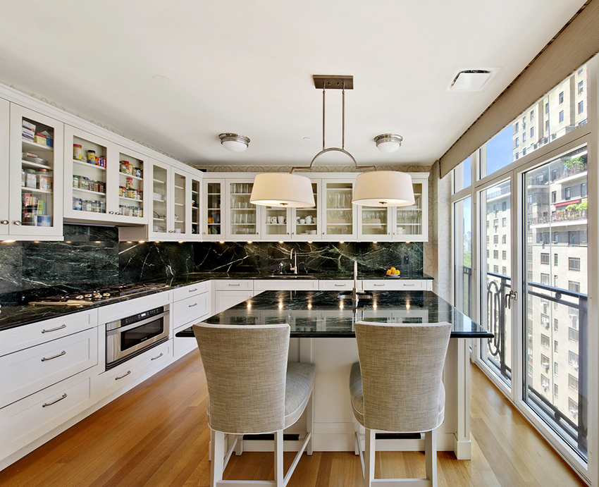 Archicad og Revit-programmene brukes til å lage en skanning av kjøkkenveggene. Archicad og Revit-programmene brukes til å lage en skanning av kjøkkenveggene.