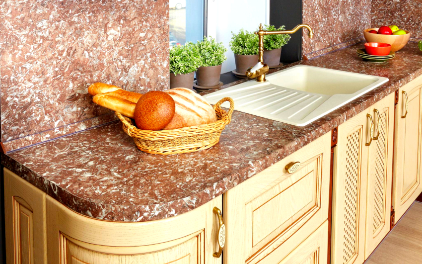 Når du køber eller bestiller en bordplade lavet af natursten, skal du være opmærksom på kantens kvalitet Når du køber eller bestiller en bordplade lavet af natursten, skal du være opmærksom på kantens kvalitet