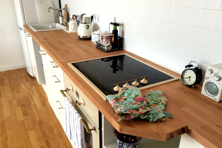 Bordplader i massivt træ er oftest 40 mm tykke Bordplader i massivt træ er oftest 40 mm tykke