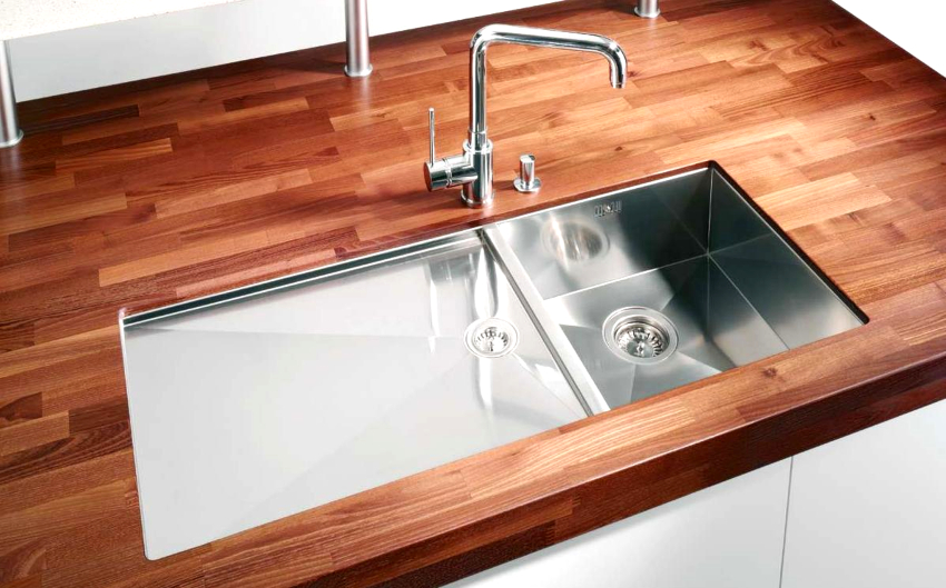 Køkkenbordpladens bredde påvirker ikke kun arealet på arbejdsfladen, men også dimensionerne på den nederste møbelblok Køkkenbordpladens bredde påvirker ikke kun arealet på arbejdsfladen, men også dimensionerne på den nederste møbelblok