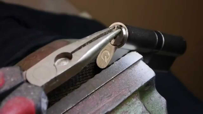 Il convient de noter que lors du remplacement de la larve, vous devez faire attention à sa longueur. Il convient de noter que lors du remplacement de la larve, vous devez faire attention à sa longueur.