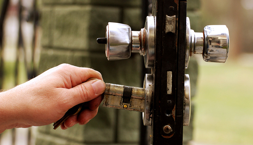 La réparation de la serrure dépend en grande partie du type de mécanisme larvaire qui s'y trouve La réparation de la serrure dépend en grande partie du type de mécanisme larvaire qui s'y trouve