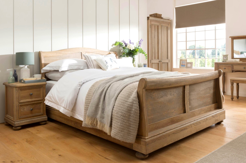 Pentru pardoseli, parchetul din lemn sau laminatul de înaltă calitate cu o textură pronunțată de stejar este mai bun. Pentru pardoseli, parchetul din lemn sau laminatul de înaltă calitate cu o textură pronunțată de stejar este mai bun.