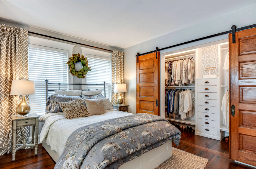 Noptierele sunt considerate piese de mobilier obligatorii, pe care este instalată o lumină de noapte sau o lampă cu o umbră din țesătură. Noptierele sunt considerate piese de mobilier obligatorii, pe care este instalată o lumină de noapte sau o lampă cu o umbră din țesătură.