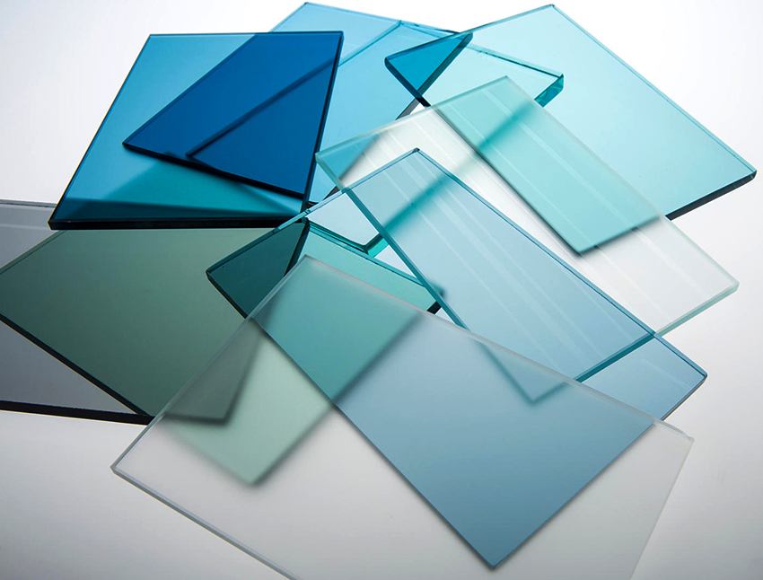 Upang makagawa ng isang istante gamit ang iyong sariling mga kamay, maaari mong gamitin ang nakahandang baso ng nais na laki Upang makagawa ng isang istante gamit ang iyong sariling mga kamay, maaari mong gamitin ang nakahandang baso ng nais na laki