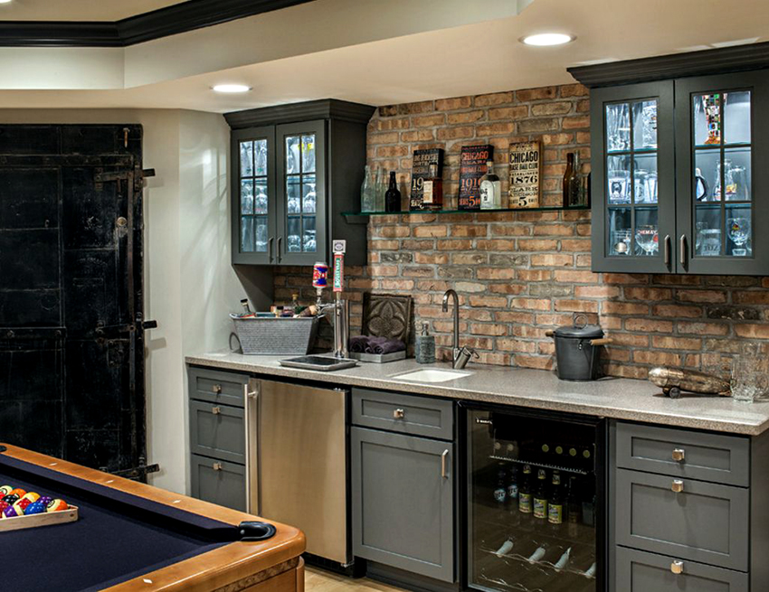 Ang salamin na istante ay dapat na may sapat na kapal at maayos na na-secure Ang salamin na istante ay dapat na may sapat na kapal at maayos na na-secure