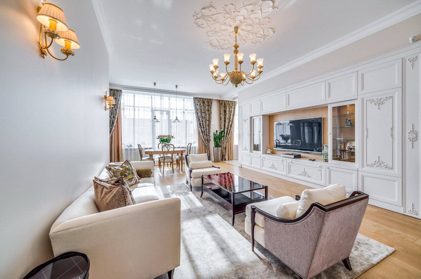 Ściany lite dobierane są w zależności od wielkości pomieszczenia i zazwyczaj są montowane w przestronnych salonach Ściany lite dobierane są w zależności od wielkości pomieszczenia i zazwyczaj są montowane w przestronnych salonach