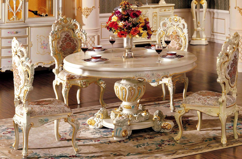 רגלי רהיטי הבארוק מאופיינות בצורה מעוקלת יוצאת דופן רגלי רהיטי הבארוק מאופיינות בצורה מעוקלת יוצאת דופן