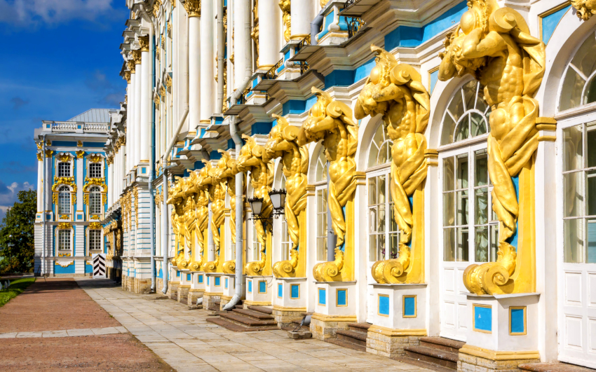 בתי בארוק תוכננו תוך התחשבות בצורות החריג של החזיתות, תוך שימוש באלמנטים דקורטיביים קליטים וגדולים בתי בארוק תוכננו תוך התחשבות בצורות החריג של החזיתות, תוך שימוש באלמנטים דקורטיביים קליטים וגדולים