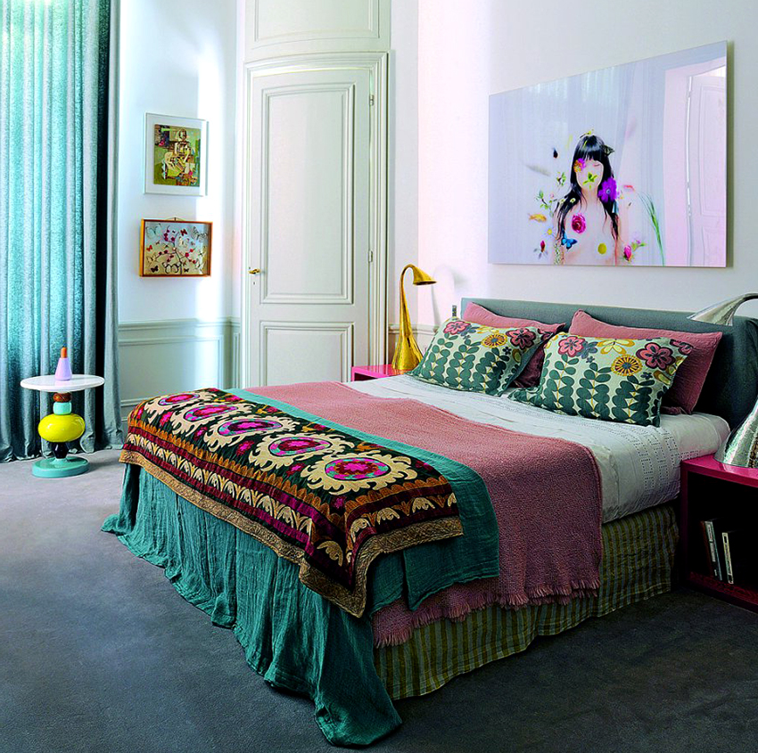 Интериорът на бохо трябва да има много ярки, разнообразни текстилни изделия. Интериорът на бохо трябва да има много ярки, разнообразни текстилни изделия.