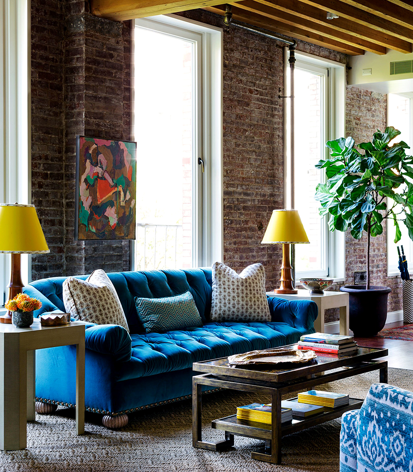 Обикновените тапети са залепени по стените, покрити с боя или необработени Обикновените тапети са залепени по стените, покрити с боя или необработени