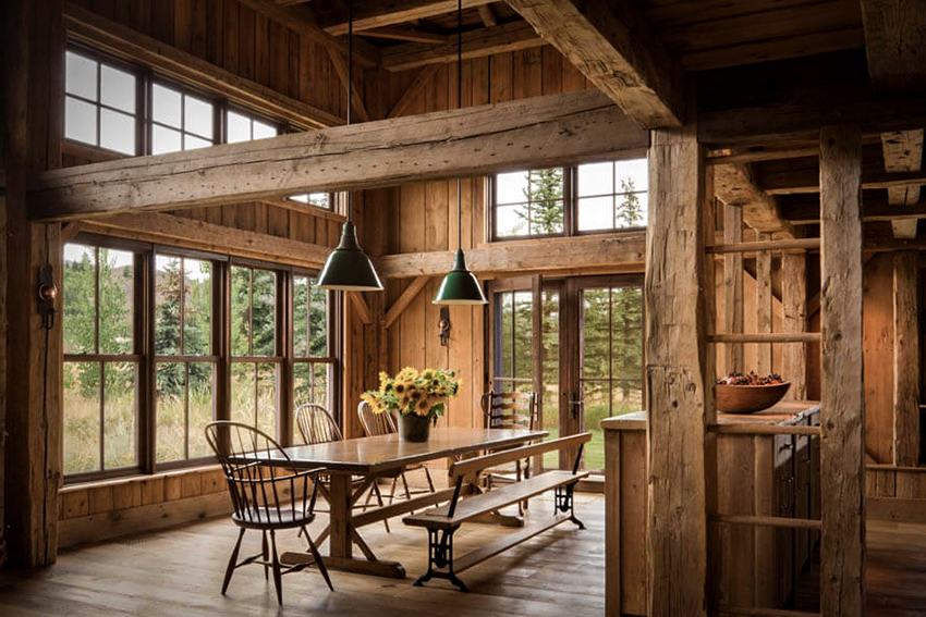 Les habitacions d'estil xalet han de ser sostres alts i amplis Les habitacions d'estil xalet han de ser sostres alts i amplis