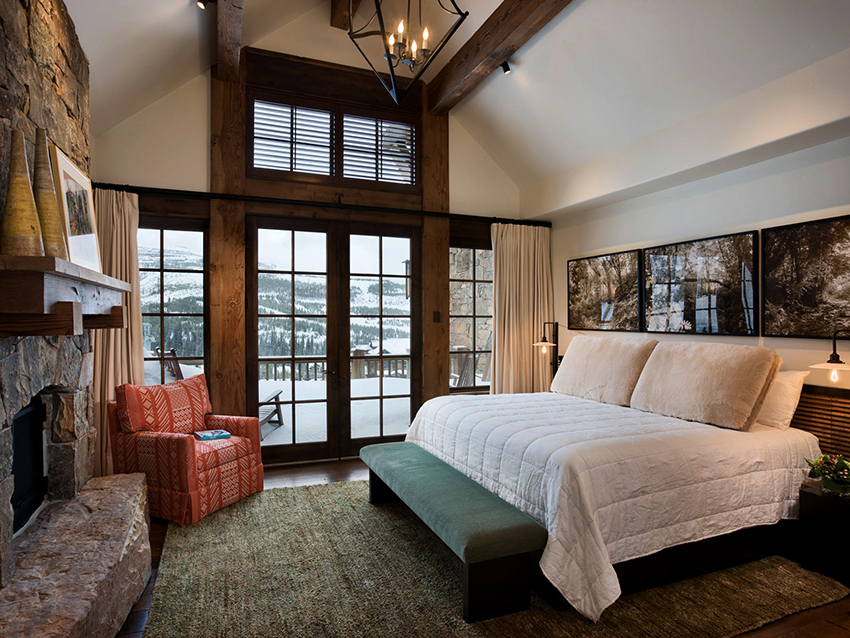 El dormitori d’estil xalet ha de ser clar i acabat amb fusta El dormitori d’estil xalet ha de ser clar i acabat amb fusta