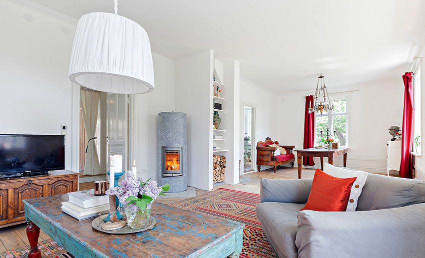 คุณสามารถใช้เชิงเทียนโบราณและดอกไม้สดเพื่อตกแต่งห้องนั่งเล่นในสไตล์เก๋ไก๋ คุณสามารถใช้เชิงเทียนโบราณและดอกไม้สดเพื่อตกแต่งห้องนั่งเล่นในสไตล์เก๋ไก๋