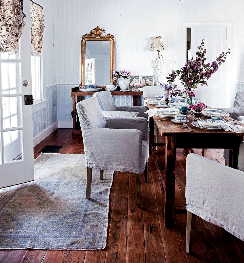 พื้นไม้เก่าที่สึกกร่อนเล็กน้อยเป็นทางออกที่ดีที่สุดสำหรับการตกแต่งภายในแบบเก๋ไก๋ พื้นไม้เก่าที่สึกกร่อนเล็กน้อยเป็นทางออกที่ดีที่สุดสำหรับการตกแต่งภายในแบบเก๋ไก๋