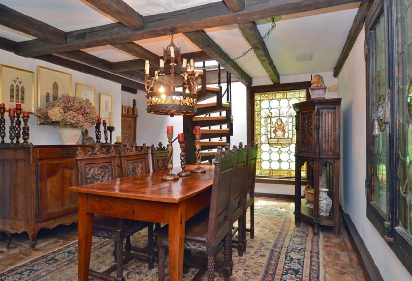 Gothic là một phong cách thú vị, vẻ đẹp của nó nằm ở các chi tiết Gothic là một phong cách thú vị, vẻ đẹp của nó nằm ở các chi tiết