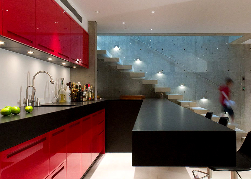 Monolityczne blaty pomagają zapobiegać przedostawaniu się wilgoci i brudu między spoiny Monolityczne blaty pomagają zapobiegać przedostawaniu się wilgoci i brudu między spoiny