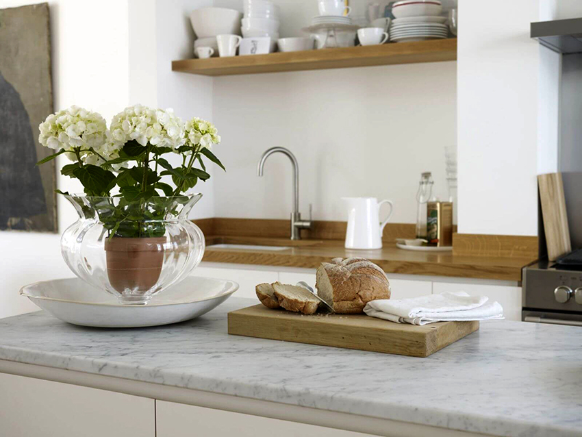 Marmurowe blaty wyglądają bardzo ładnie, ale materiał jest trudny w utrzymaniu Marmurowe blaty wyglądają bardzo ładnie, ale materiał jest trudny w utrzymaniu